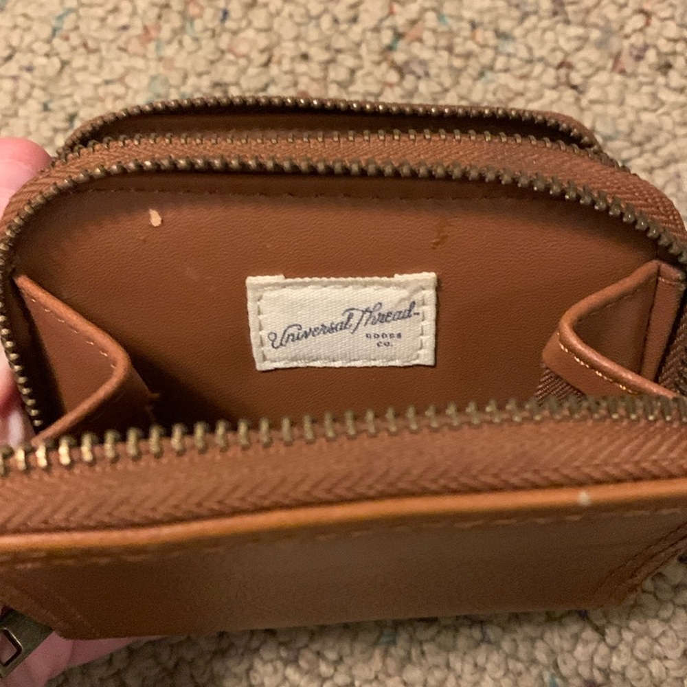Universal thread wallet